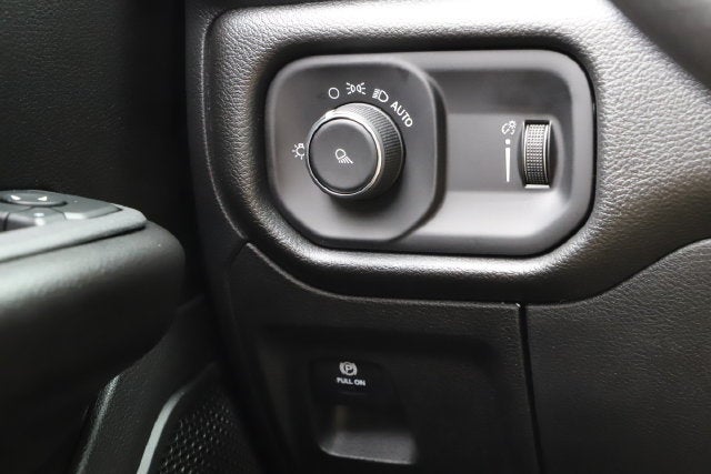 2027 RAM Ram 1500 RAM 1500 TRADESMAN CREW CAB 4X4 5'7' BOX