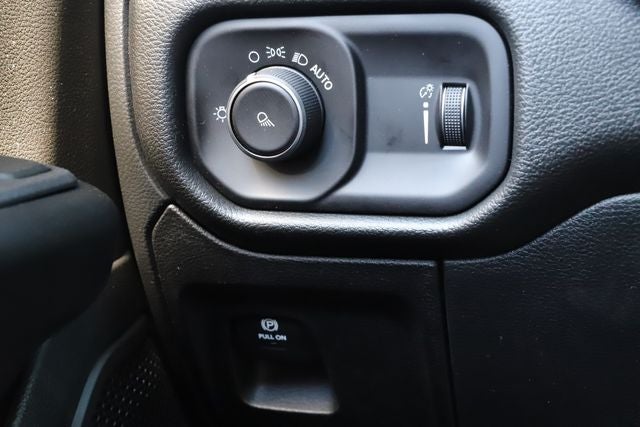 2026 RAM Ram 1500 RAM 1500 TRADESMAN CREW CAB 4X4 5'7' BOX