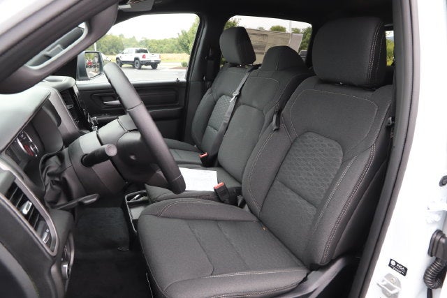 2027 RAM Ram 1500 RAM 1500 EXPRESS CREW CAB 4X4 6'4' BOX
