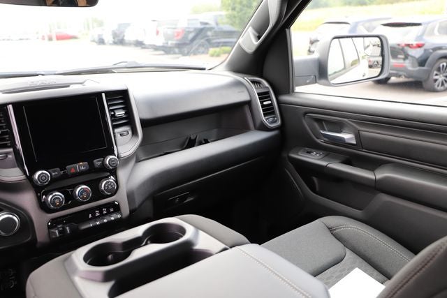 2026 RAM 1500 RAM 1500 TRADESMAN CREW CAB 4X4 5'7' BOX