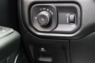 2026 RAM 1500 RAM 1500 TRADESMAN CREW CAB 4X4 5'7' BOX