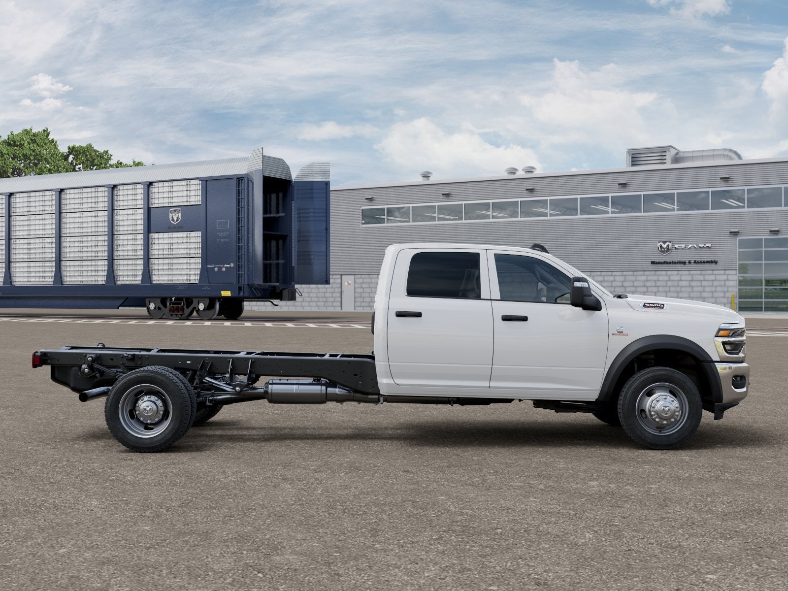 2027 RAM Ram 5500 Chassis Cab RAM 5500 TRADESMAN CHASSIS CREW CAB 4X4 84' CA