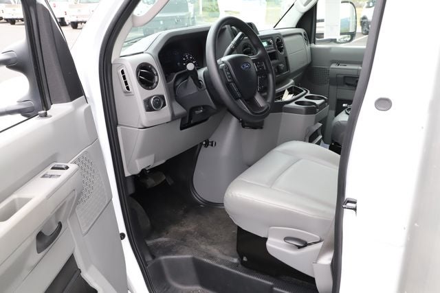 2027 Ford E-450SD Base DRW
