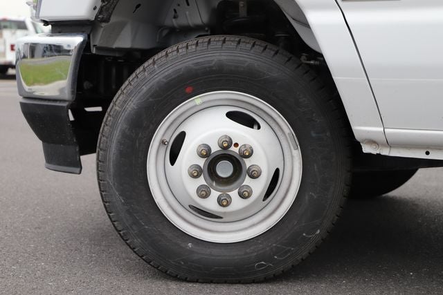 2027 Ford E-450SD Base DRW