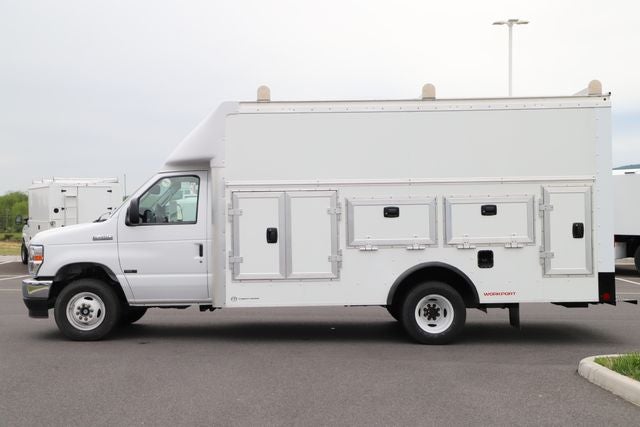 2027 Ford E-450SD Base DRW
