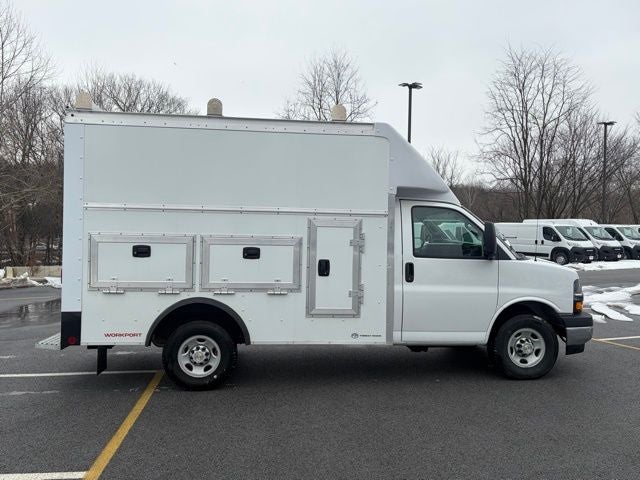 2025 Chevrolet Express 3500 Work Van Cutaway