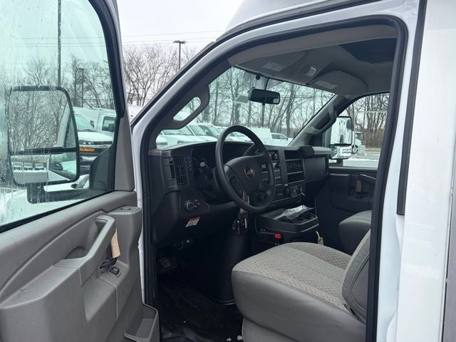 2025 Chevrolet Express 3500 Work Van Cutaway