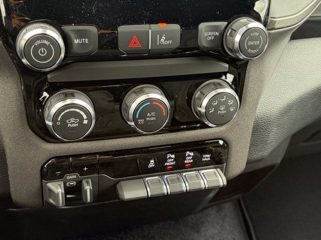 2027 RAM Ram 1500 RAM 1500 TRADESMAN QUAD CAB 4X4 6'4' BOX