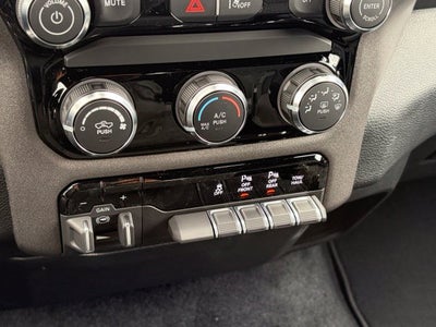 2027 RAM Ram 1500 RAM 1500 TRADESMAN QUAD CAB 4X4 6'4' BOX