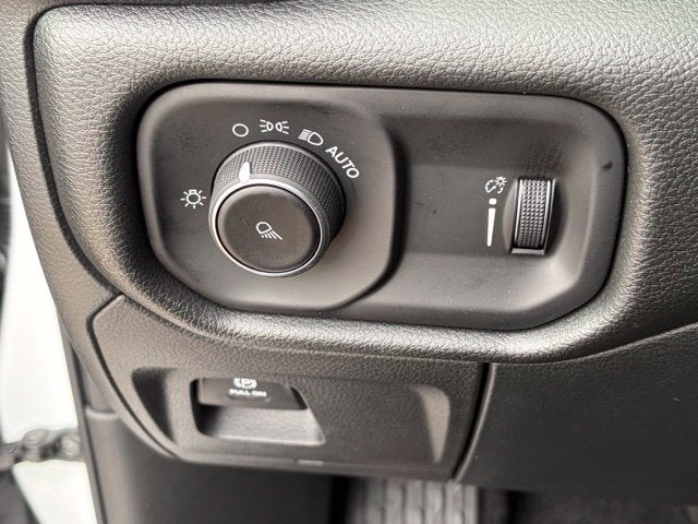 2027 RAM Ram 1500 RAM 1500 TRADESMAN QUAD CAB 4X4 6'4' BOX