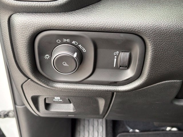 2027 RAM Ram 1500 RAM 1500 TRADESMAN QUAD CAB 4X4 6'4' BOX