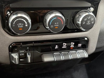 2026 RAM 1500 RAM 1500 TRADESMAN QUAD CAB 4X2 6'4' BOX