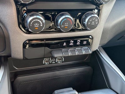 2027 RAM Ram 1500 RAM 1500 EXPRESS CREW CAB 4X4 5'7' BOX
