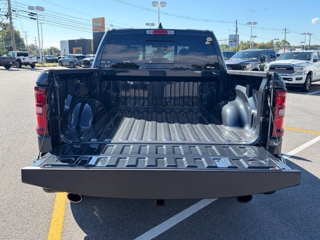 2027 RAM Ram 1500 RAM 1500 EXPRESS CREW CAB 4X4 5'7' BOX
