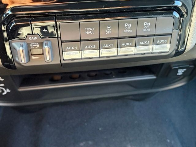 2027 RAM Ram 3500 RAM 3500 TRADESMAN CREW CAB 4X4 8' BOX