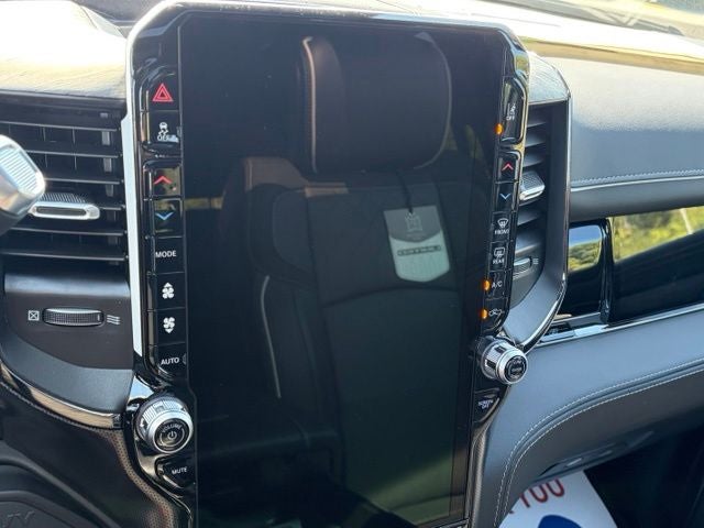 2027 RAM Ram 3500 RAM 3500 LIMITED MEGA CAB 4X4 6'4' BOX