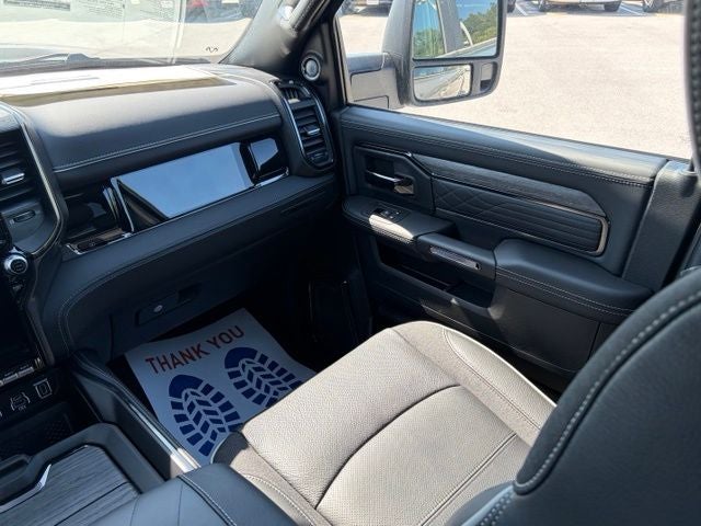 2027 RAM Ram 3500 RAM 3500 LIMITED MEGA CAB 4X4 6'4' BOX