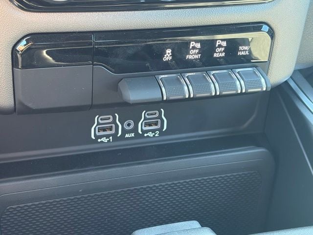 2026 RAM Ram 1500 RAM 1500 EXPRESS CREW CAB 4X4 5'7' BOX