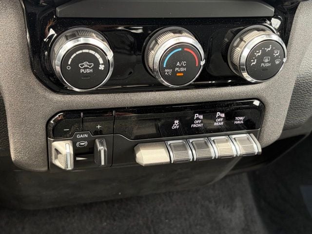 2026 RAM Ram 1500 RAM 1500 TRADESMAN CREW CAB 4X4 5'7' BOX
