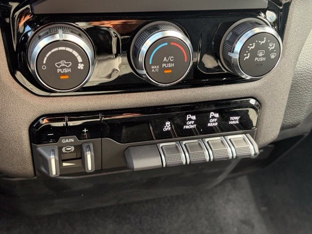 2027 RAM Ram 1500 RAM 1500 WARLOCK CREW CAB 4X4 5'7' BOX