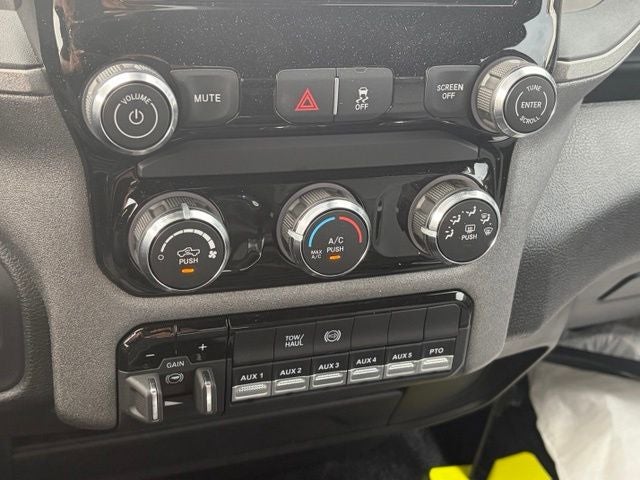 2026 RAM Ram 5500 Chassis Cab RAM 5500 TRADESMAN CHASSIS REGULAR CAB 4X4 84' CA