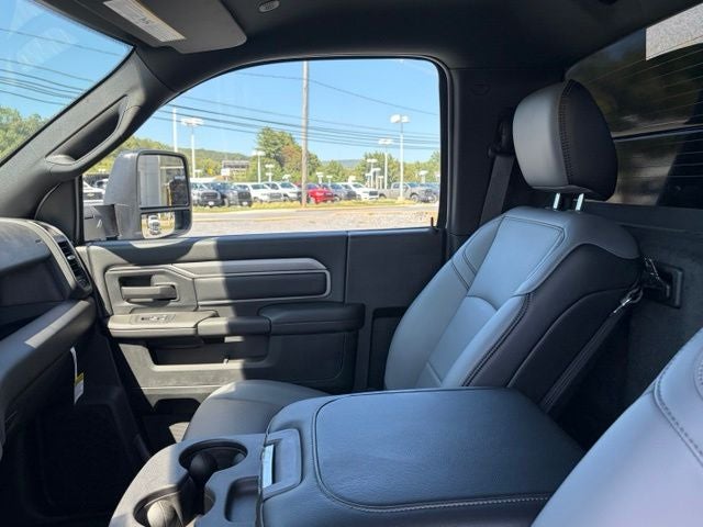 2026 RAM Ram 3500 Chassis Cab RAM 3500 TRADESMAN CHASSIS REGULAR CAB 4X4 84' CA