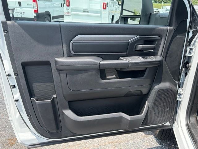 2026 RAM Ram 3500 Chassis Cab RAM 3500 TRADESMAN CHASSIS REGULAR CAB 4X4 84' CA