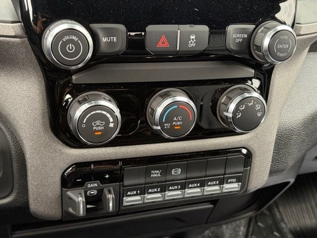 2026 RAM Ram 3500 Chassis Cab RAM 3500 TRADESMAN CREW CAB CHASSIS 4X4 60' CA