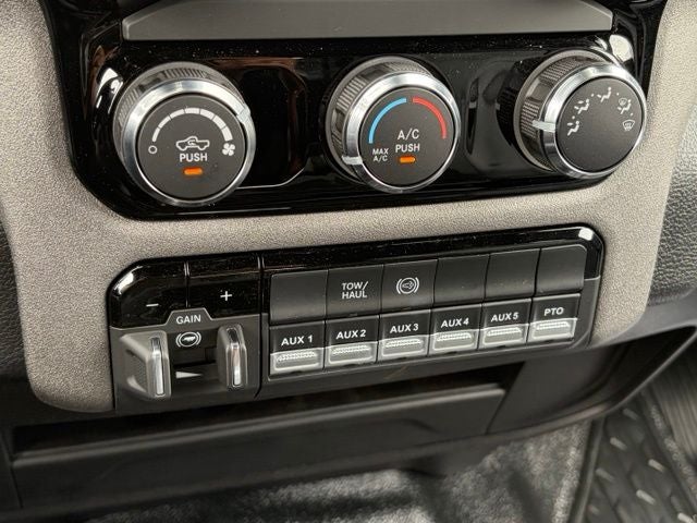 2026 RAM Ram 3500 Chassis Cab RAM 3500 TRADESMAN CREW CAB CHASSIS 4X4 60' CA