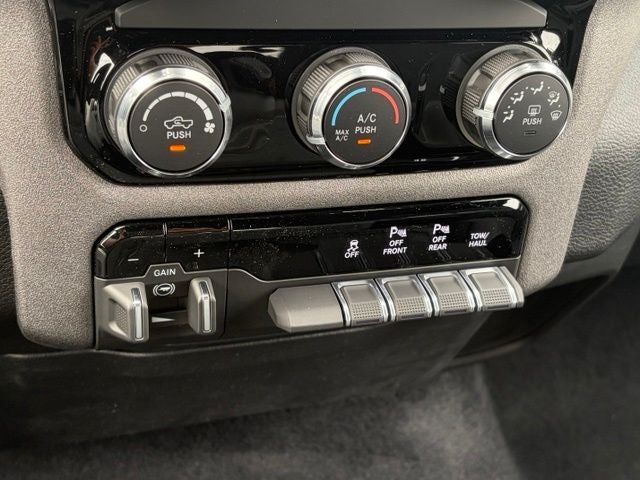 2026 RAM Ram 1500 RAM 1500 EXPRESS QUAD CAB 4X4 6'4' BOX