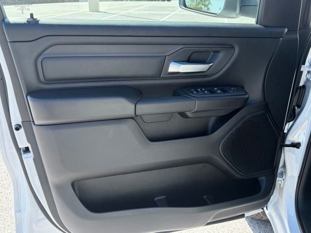 2027 RAM Ram 1500 RAM 1500 TRADESMAN CREW CAB 4X4 5'7' BOX