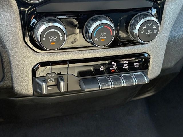 2027 RAM Ram 1500 RAM 1500 TRADESMAN CREW CAB 4X4 5'7' BOX