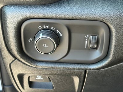 2027 RAM Ram 1500 RAM 1500 TRADESMAN CREW CAB 4X4 5'7' BOX