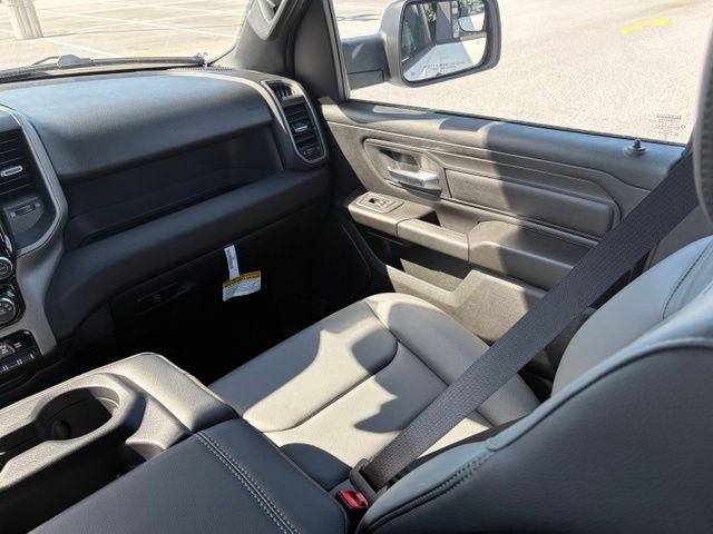 2027 RAM Ram 1500 RAM 1500 TRADESMAN CREW CAB 4X4 5'7' BOX