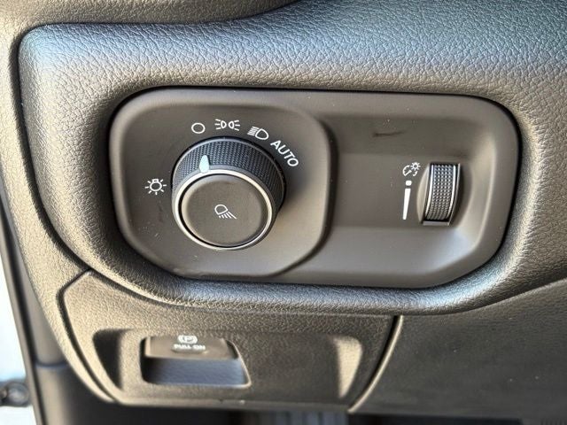 2027 RAM Ram 1500 RAM 1500 TRADESMAN CREW CAB 4X4 5'7' BOX