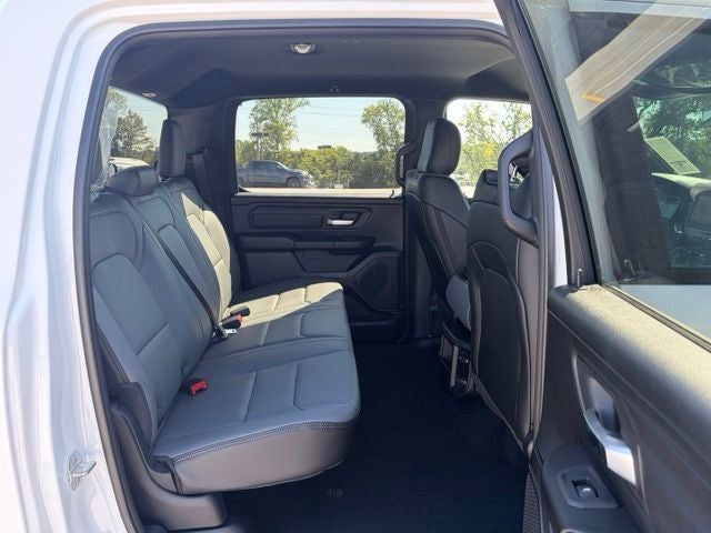 2027 RAM Ram 1500 RAM 1500 TRADESMAN CREW CAB 4X4 5'7' BOX
