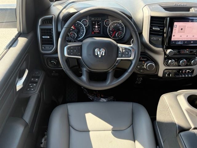 2027 RAM Ram 1500 RAM 1500 TRADESMAN CREW CAB 4X4 5'7' BOX