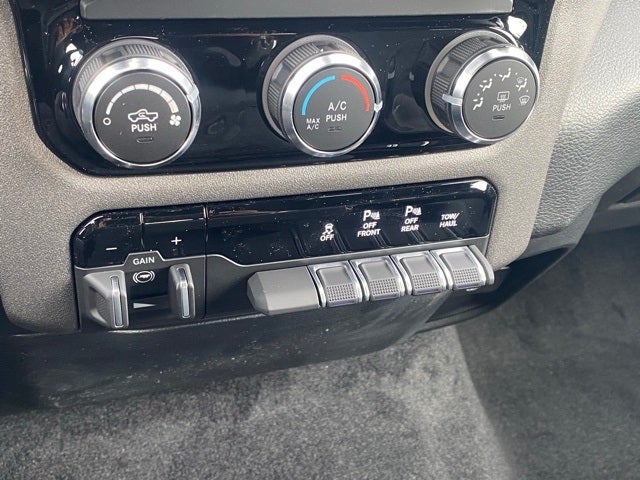 2026 RAM Ram 1500 RAM 1500 TRADESMAN QUAD CAB 4X2 6'4' BOX