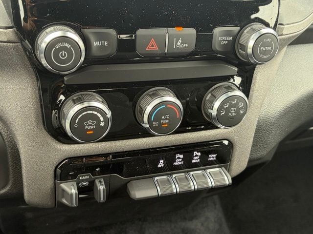 2026 RAM Ram 1500 RAM 1500 EXPRESS QUAD CAB 4X2 6'4' BOX