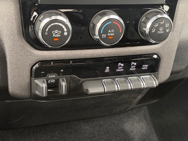 2026 RAM Ram 1500 RAM 1500 EXPRESS QUAD CAB 4X2 6'4' BOX