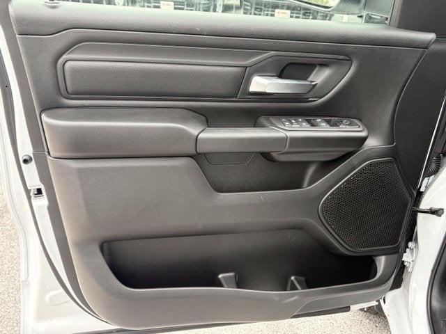 2027 RAM Ram 1500 RAM 1500 TRADESMAN QUAD CAB 4X4 6'4' BOX