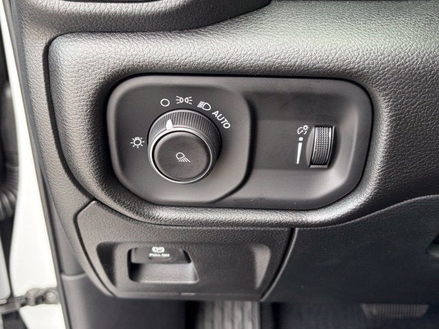 2027 RAM Ram 1500 RAM 1500 TRADESMAN QUAD CAB 4X4 6'4' BOX
