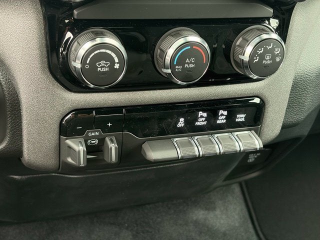 2027 RAM Ram 1500 RAM 1500 TRADESMAN CREW CAB 4X4 5'7' BOX
