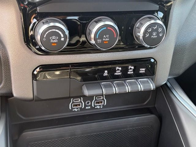 2026 RAM Ram 1500 RAM 1500 EXPRESS CREW CAB 4X4 5'7' BOX