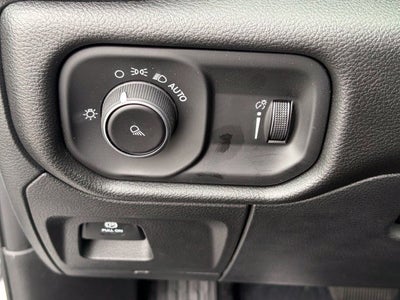 2027 RAM Ram 1500 RAM 1500 TRADESMAN CREW CAB 4X4 5'7' BOX
