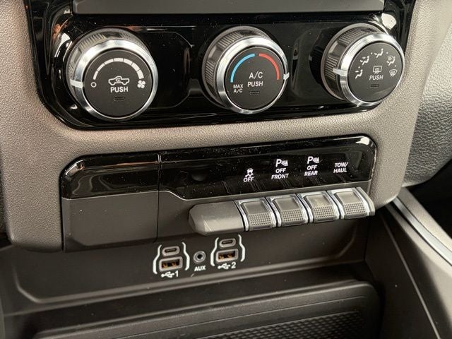 2026 RAM Ram 1500 RAM 1500 EXPRESS CREW CAB 4X4 5'7' BOX