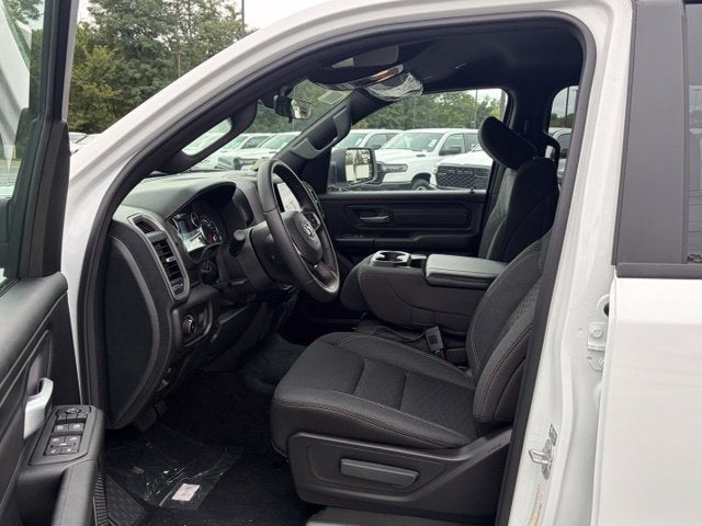 2027 RAM Ram 1500 RAM 1500 TRADESMAN CREW CAB 4X4 5'7' BOX