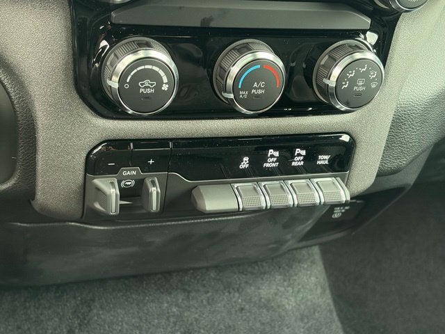 2027 RAM Ram 1500 RAM 1500 TRADESMAN CREW CAB 4X4 5'7' BOX