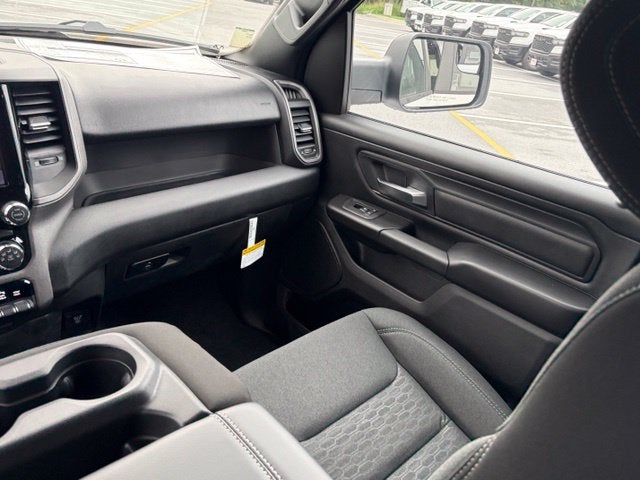 2027 RAM Ram 1500 RAM 1500 TRADESMAN CREW CAB 4X4 5'7' BOX