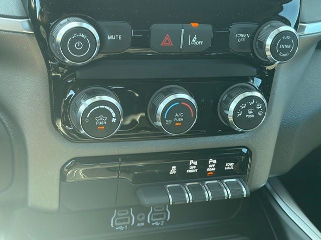 2026 RAM Ram 1500 RAM 1500 EXPRESS CREW CAB 4X4 5'7' BOX